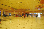 Skapigt stor hotellvestibul p&aring; MGM Grand.
