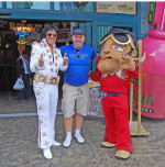 Elvis, Elvis &ouml;verallt i Vegas.