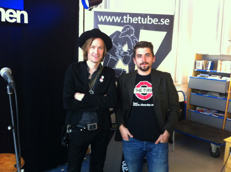 Dennis Lyxz&eacute;n och arrang&ouml;ren Petter Sved&eacute;n fr&aring;n Studief&ouml;rbundet Vuxenskolan. Foto: privat