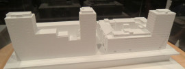 Modell av byggnaderna på Muréngatan med Silvertornet i mitten