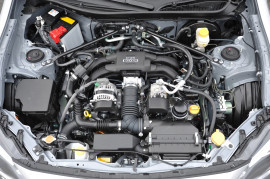 Motorn i BRZ är en helt nyutvecklad direktinsprutad 2-liters Subaru Boxermotor med fyra cylindrar som lämnar 200 hk och 205 Nm. Subaru BRZ erbjuds med såväl manuell som automatisk växellåda. Tillsammans med differentialbroms i bakaxeln och direkt st