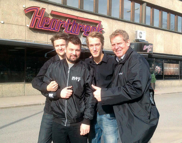 Rickard Eriksson Skytt, Jonas Levin, Filip Karlsson och Nalle Rydstrand utanför Heartbreak Hotel i Gävle.