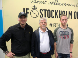 Tränarna Tobias Melin och Robert Andersson flankerar en nöjd ordförande, Janne Österberg