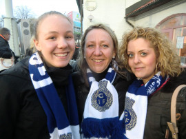 Sarah och Christina Jönson tillsammans med Bahareh ”Bea” Foroughi
